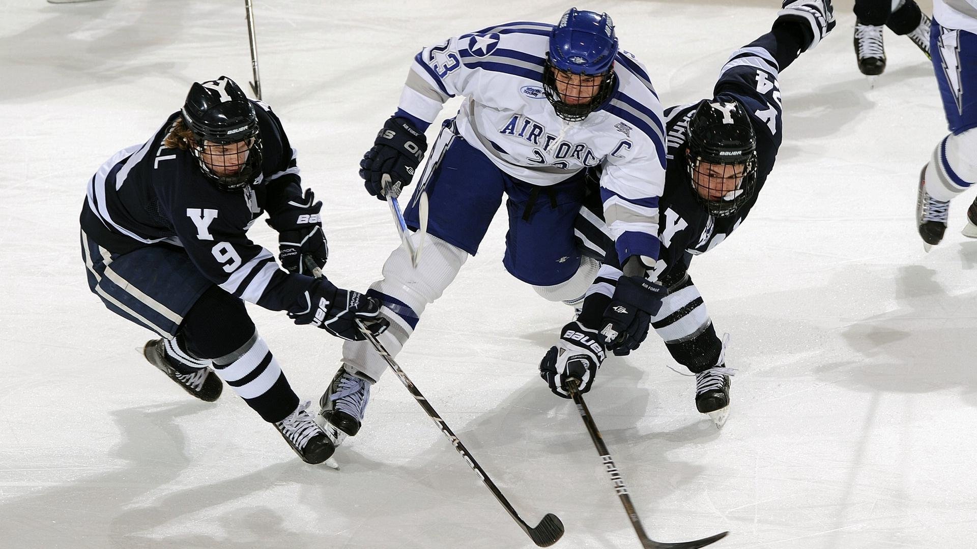 中国速度滑冰队世锦赛再创佳绩 小将张琳斩获男子500米金牌